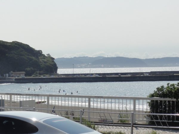 朝から吹いてます。