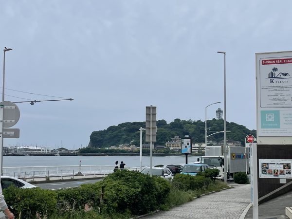 曇りがちな江ノ島