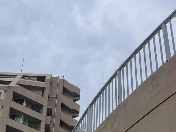 曇り空の江ノ島