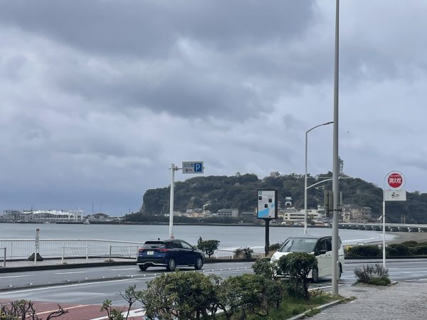 朝から激サムです！小雨！